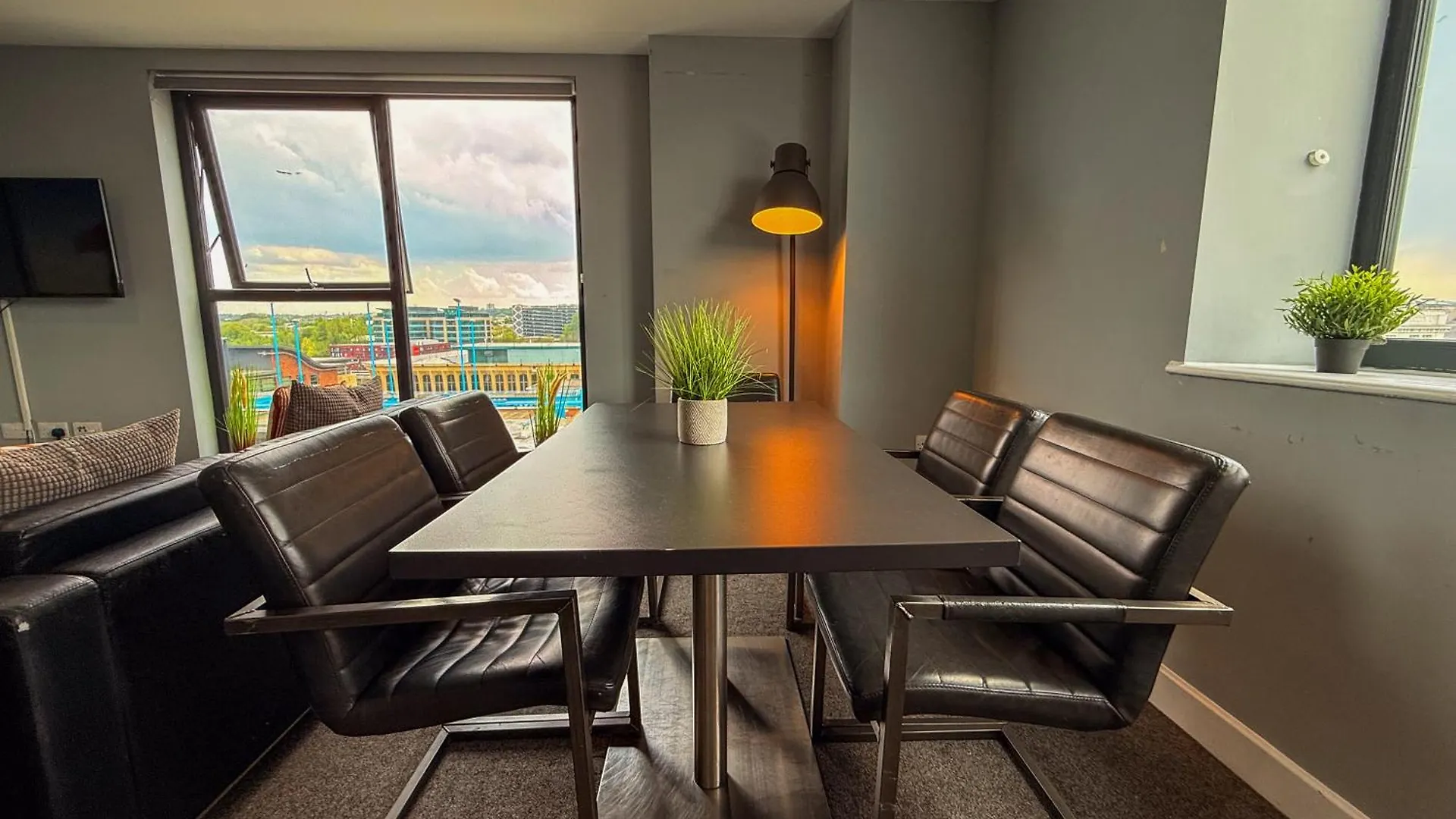 Modern 3 Bedroom Quayside Apartment - Sleeps 8 Free Parking Newcastle upon Tyne Großbritannien