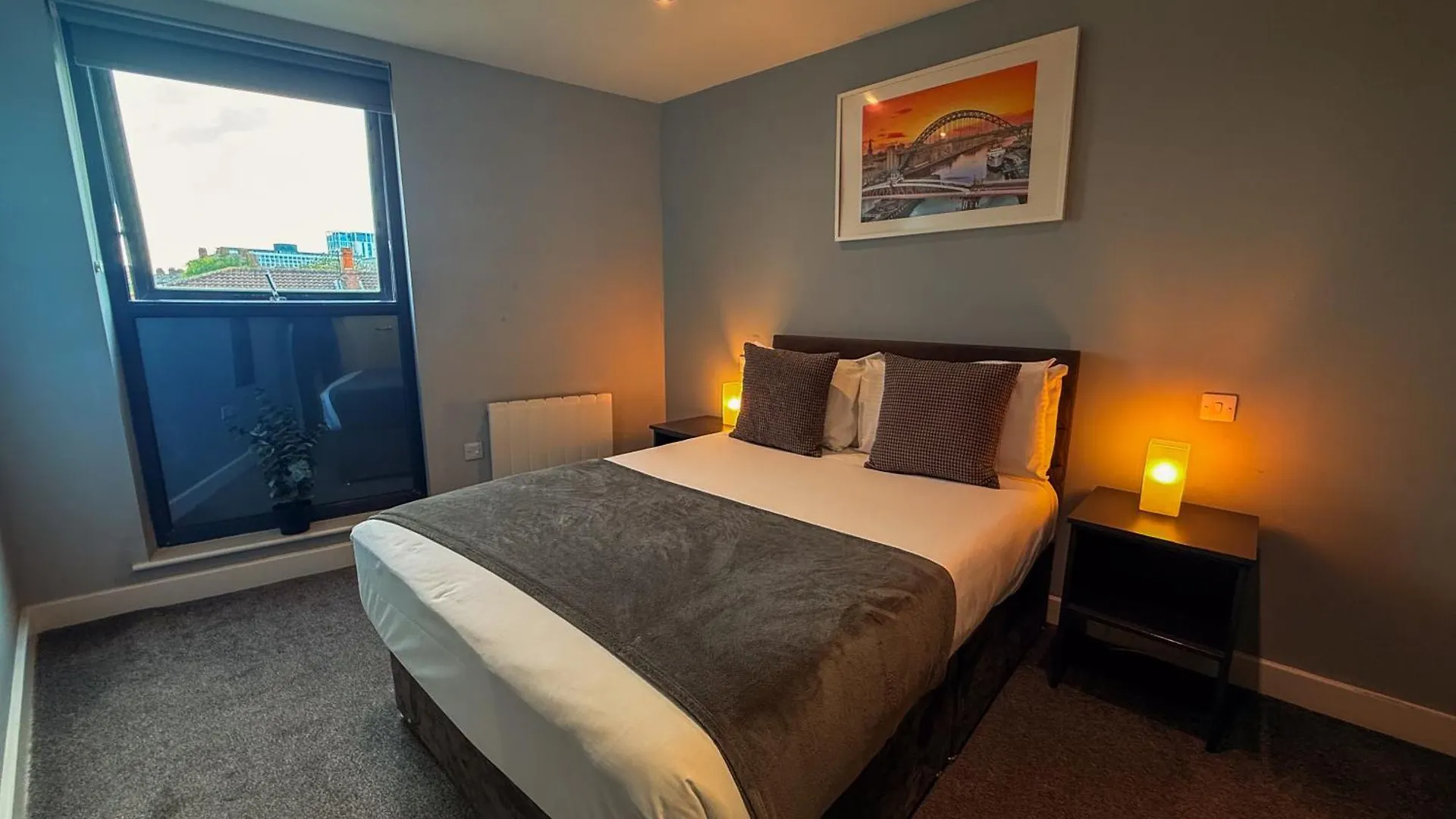 Modern 3 Bedroom Quayside Apartment - Sleeps 8 Free Parking Newcastle upon Tyne
