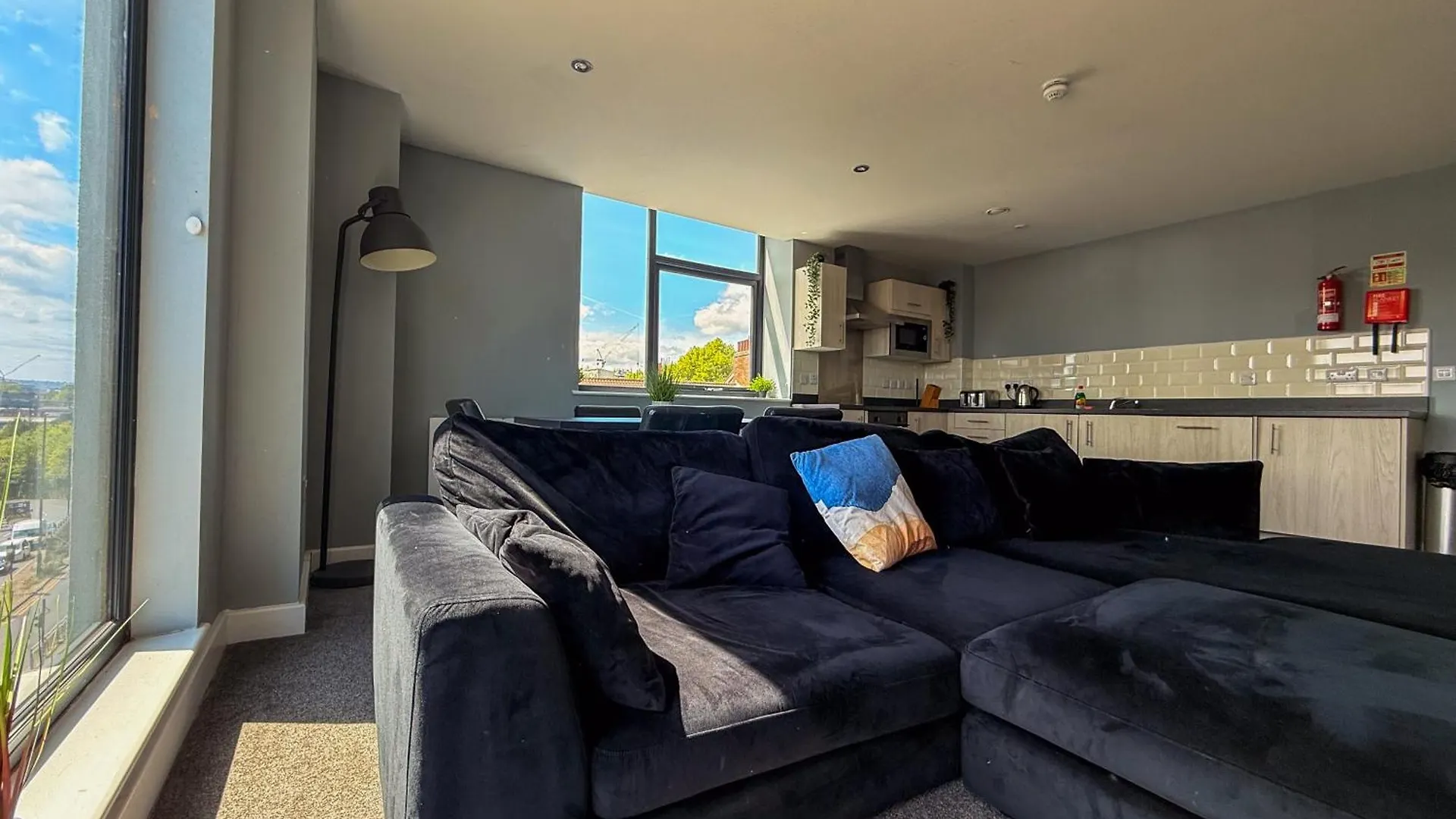 Modern 3 Bedroom Quayside Apartment - Sleeps 8 Free Parking Newcastle Upon Tyne
