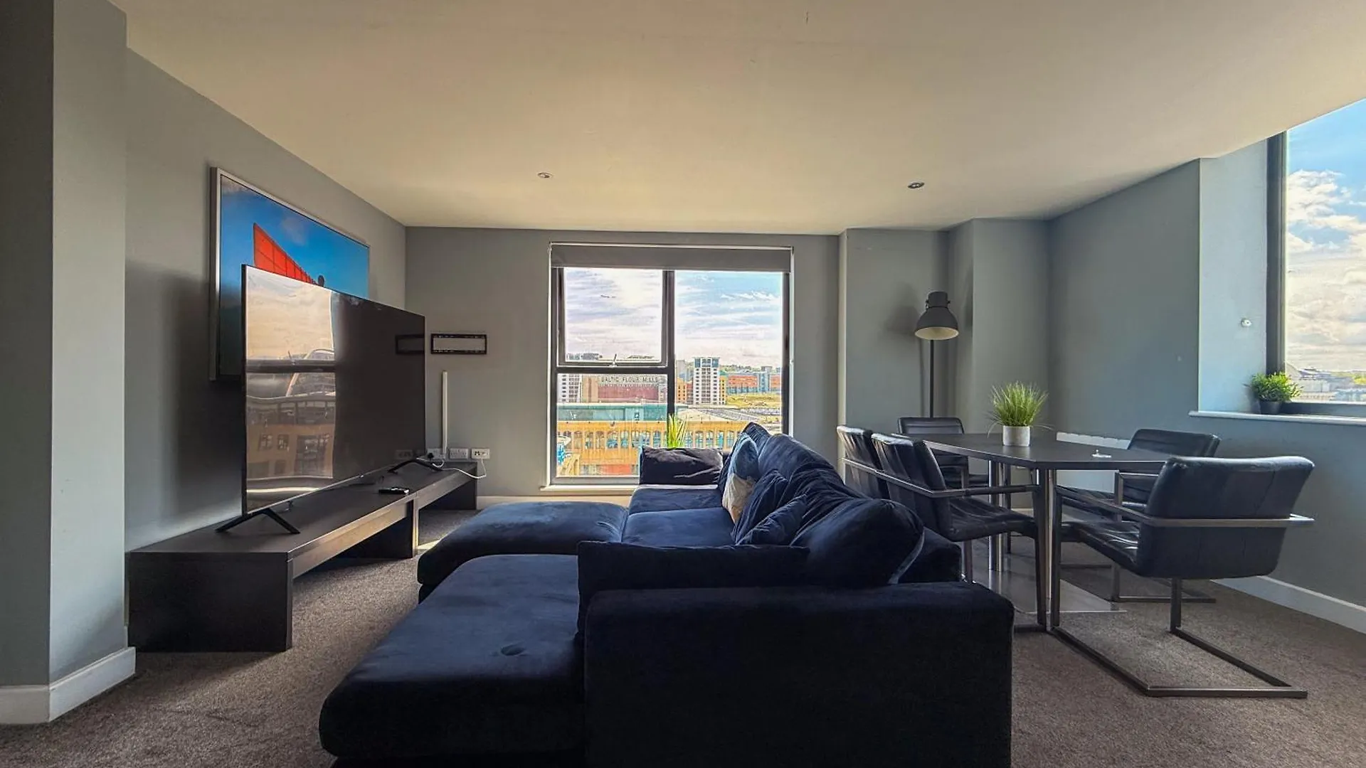 Modern 3 Bedroom Quayside Apartment - Sleeps 8 Free Parking Newcastle Upon Tyne 0*,  Regno Unito